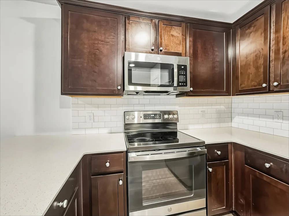 Roommates Needed