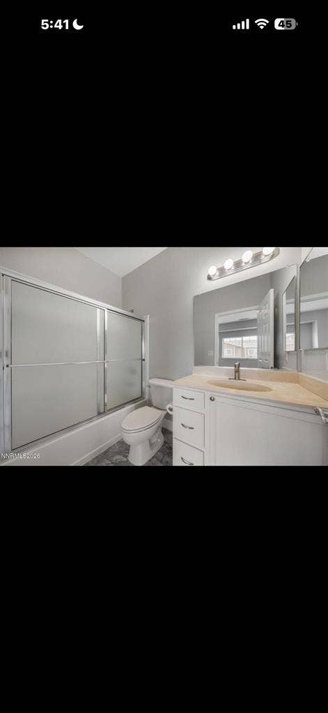 Private room with en suite bathroom