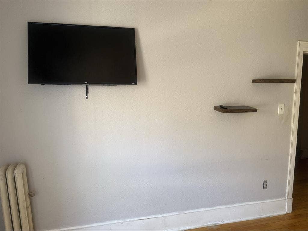 Looking for roommate