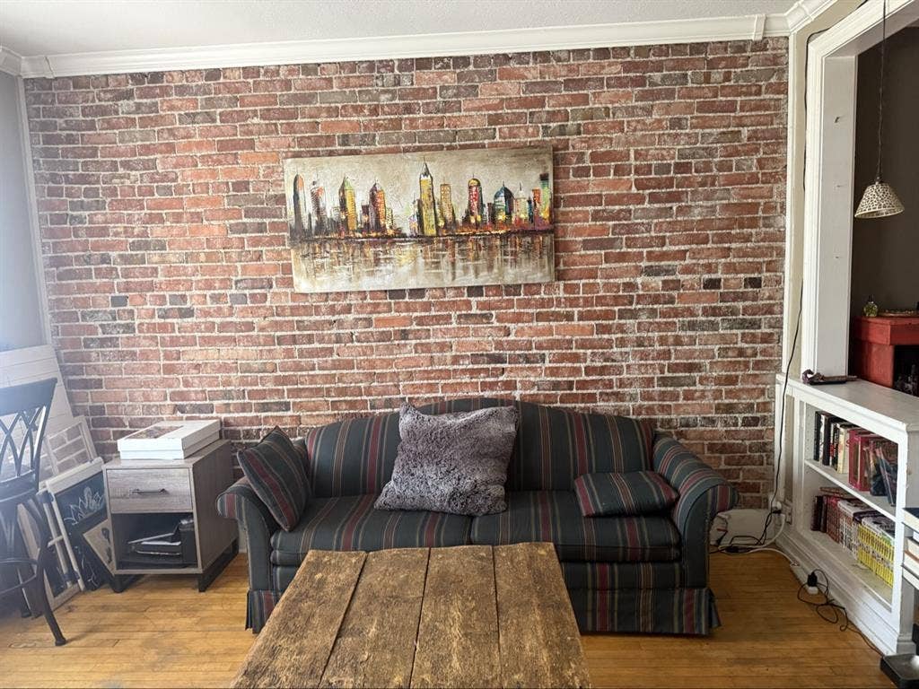 Looking for roommate