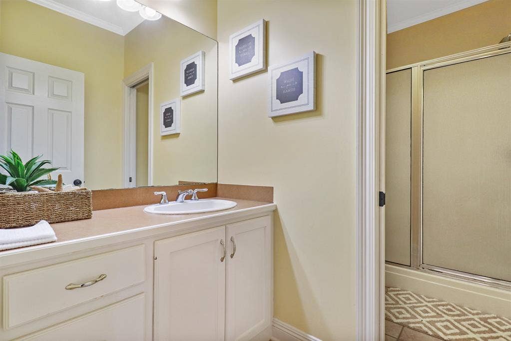 Two guest rooms for rent