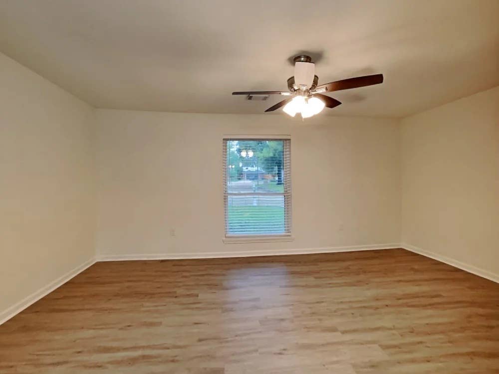 ROOMMATES WANTED