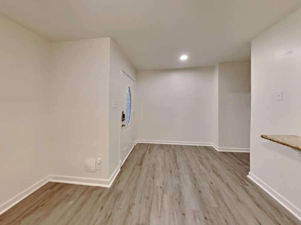 ROOMMATES WANTED