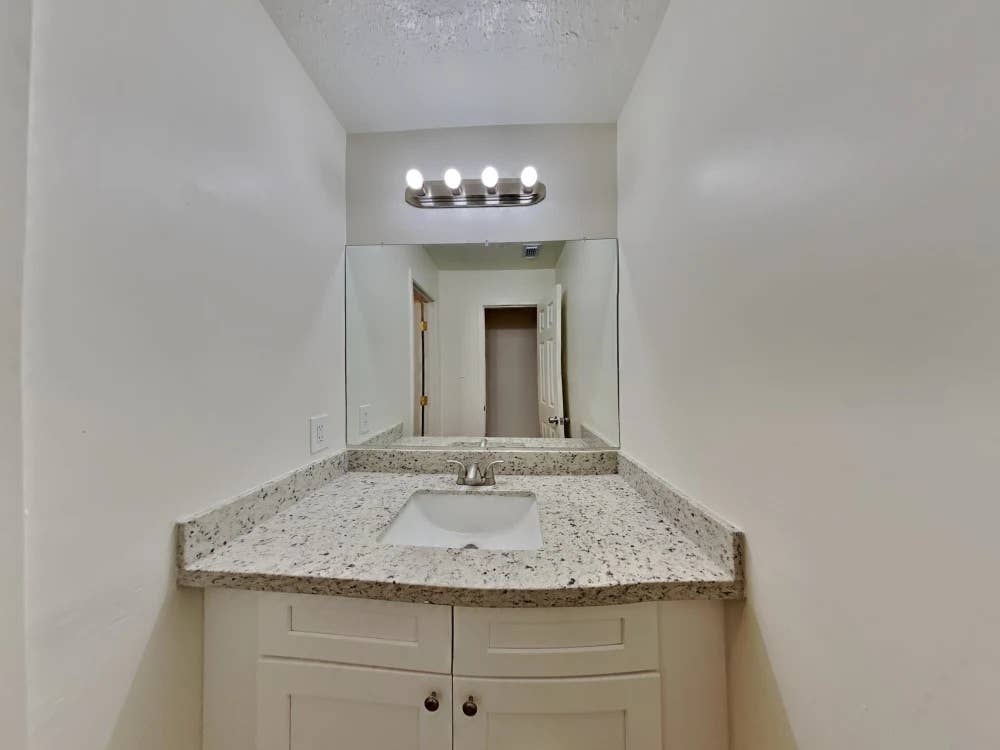 ROOMMATES WANTED