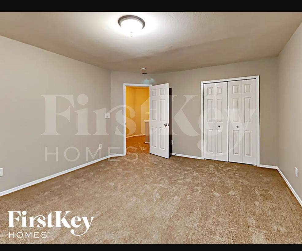 OFFERING Private Room in East CLT