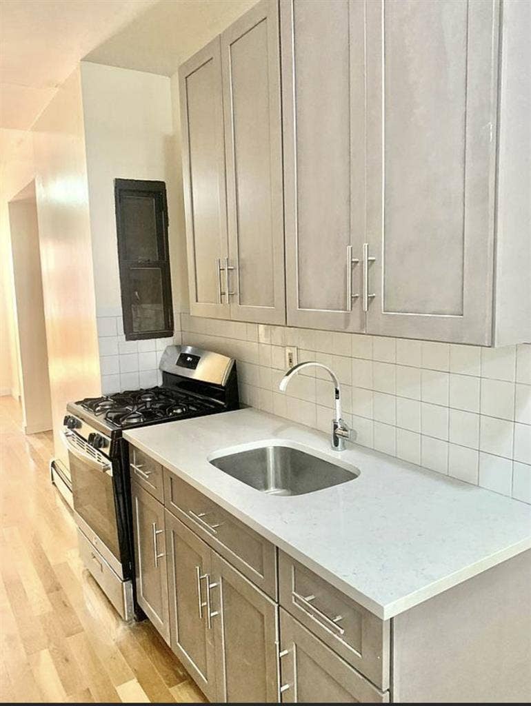 Room available in sunset park