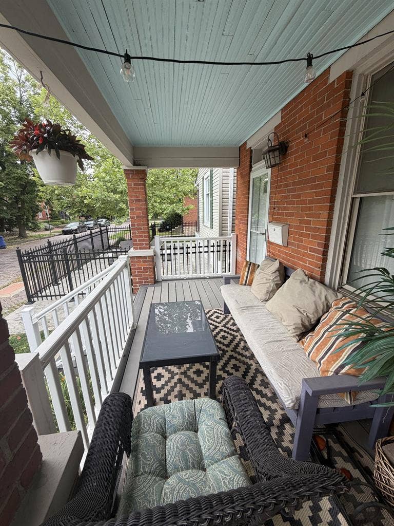 Looking for roommate