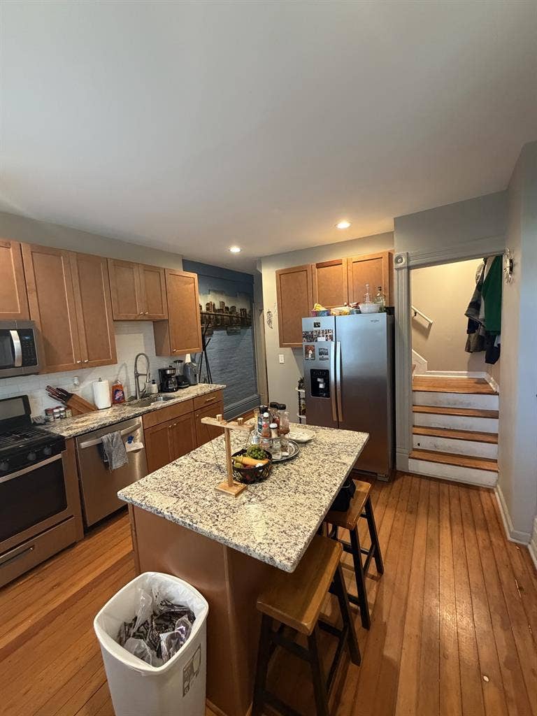 Looking for roommate