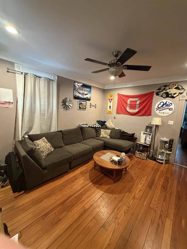Looking for roommate