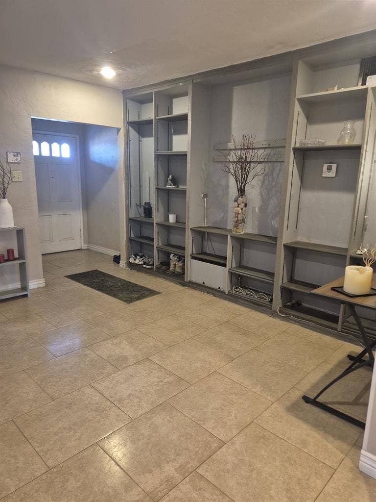 Looking for one Roommate