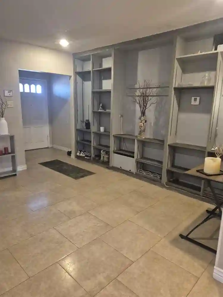 Looking for one Roommate