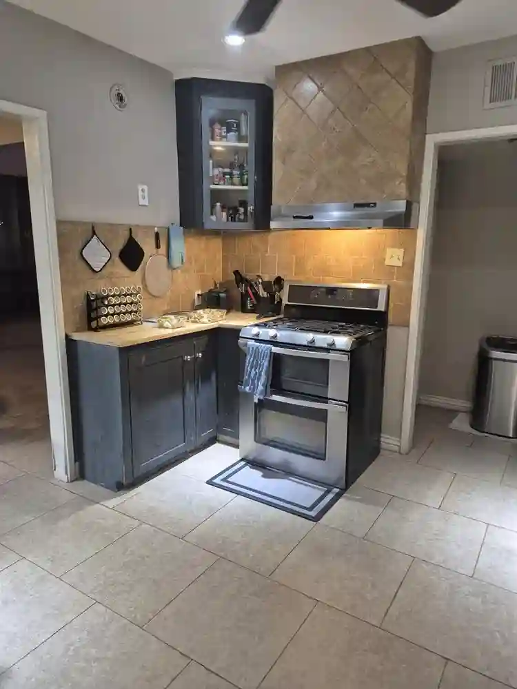 Looking for one Roommate