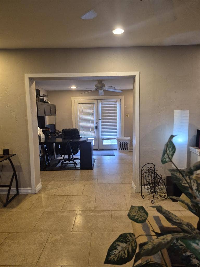 Looking for one Roommate