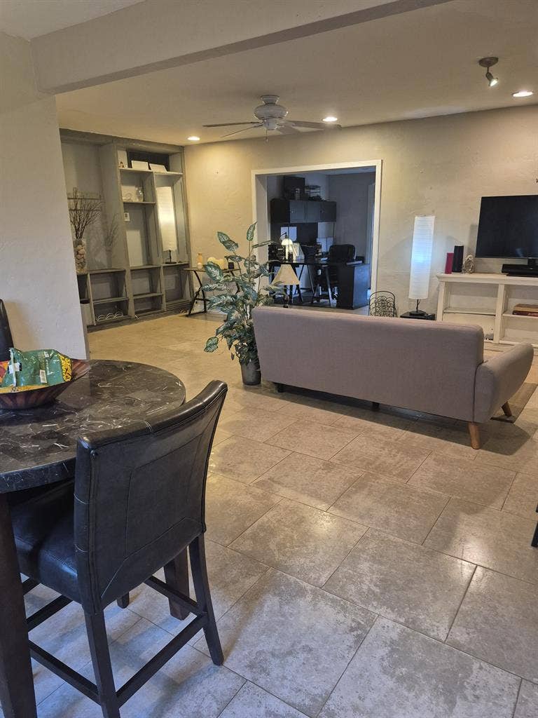 Looking for one Roommate