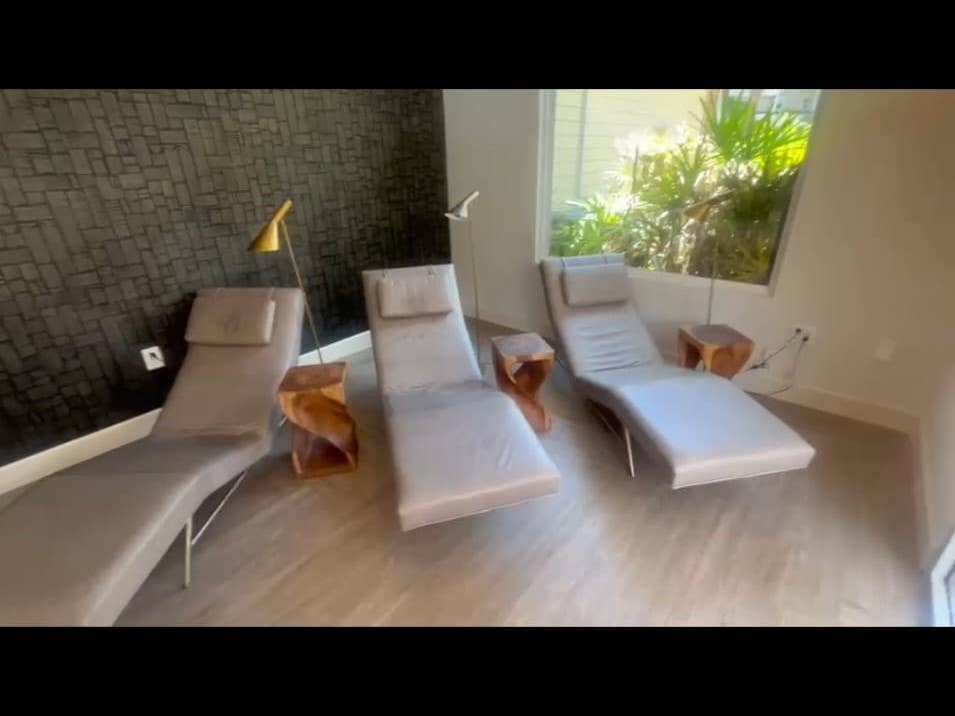 Upscale 1BR/1BA on NW23rd - Aug 1