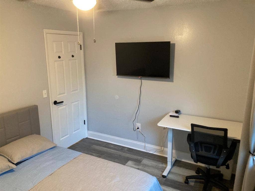 ROOM FOR RENT IN FERN PARK, $1,000