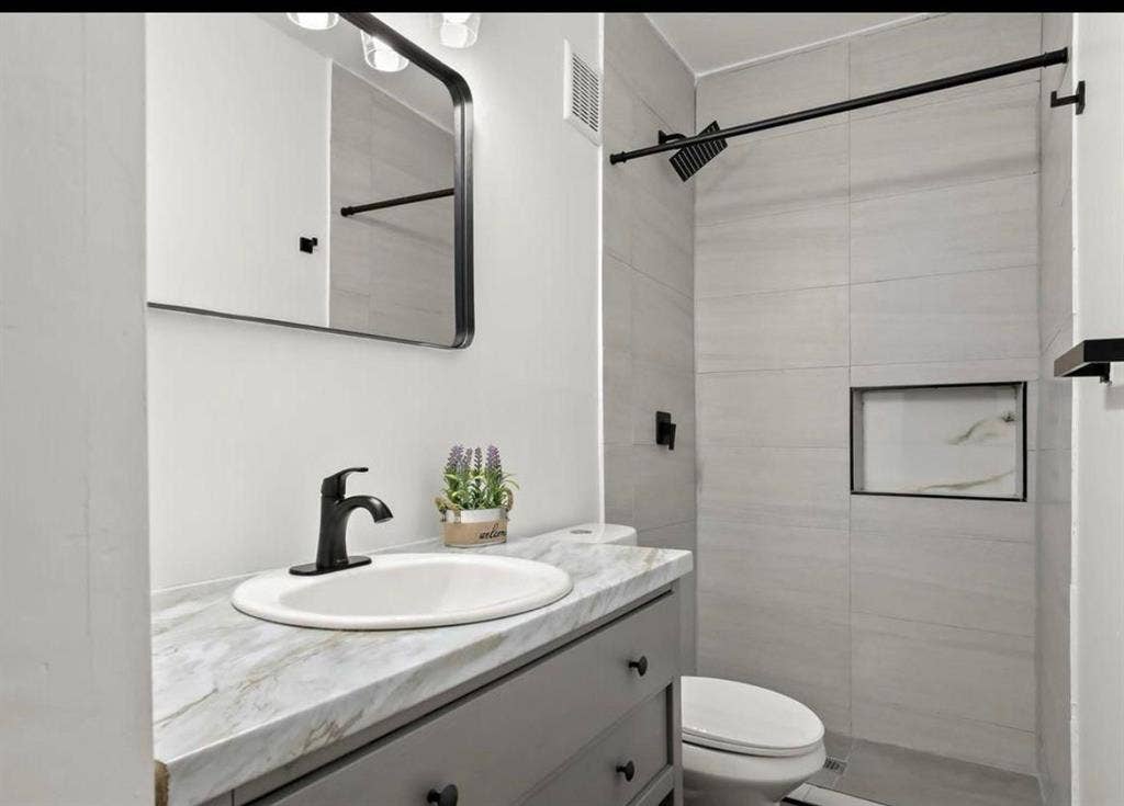 TOWNHOUSE 12 MIN JOHNS HOPKINS UNIV