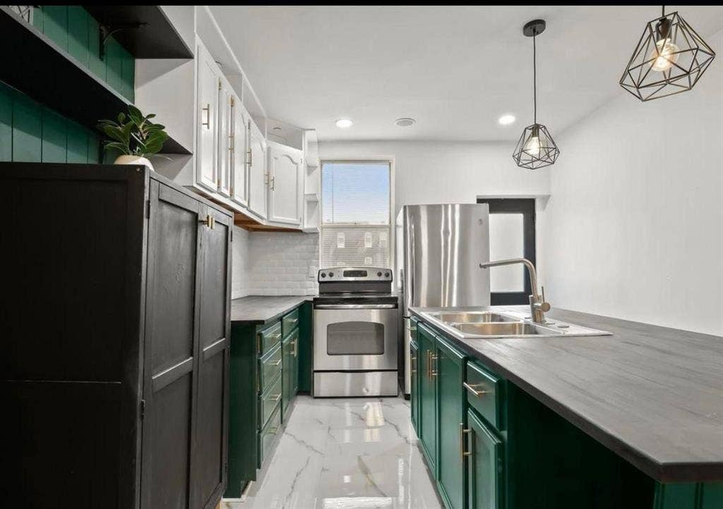 TOWNHOUSE 12 MIN JOHNS HOPKINS UNIV