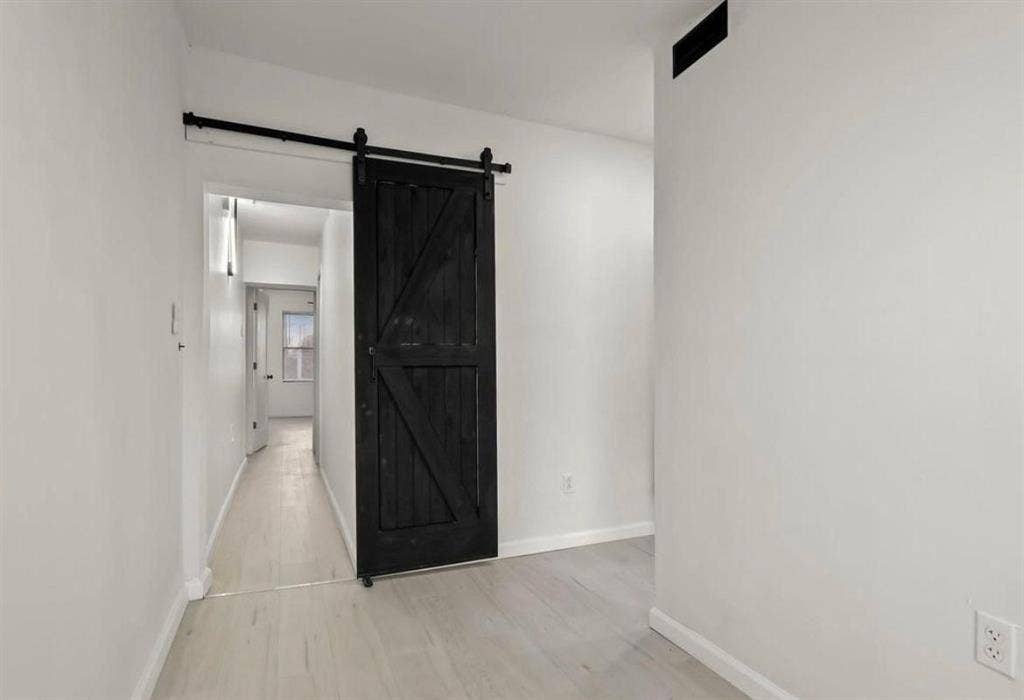 Townhouse Room