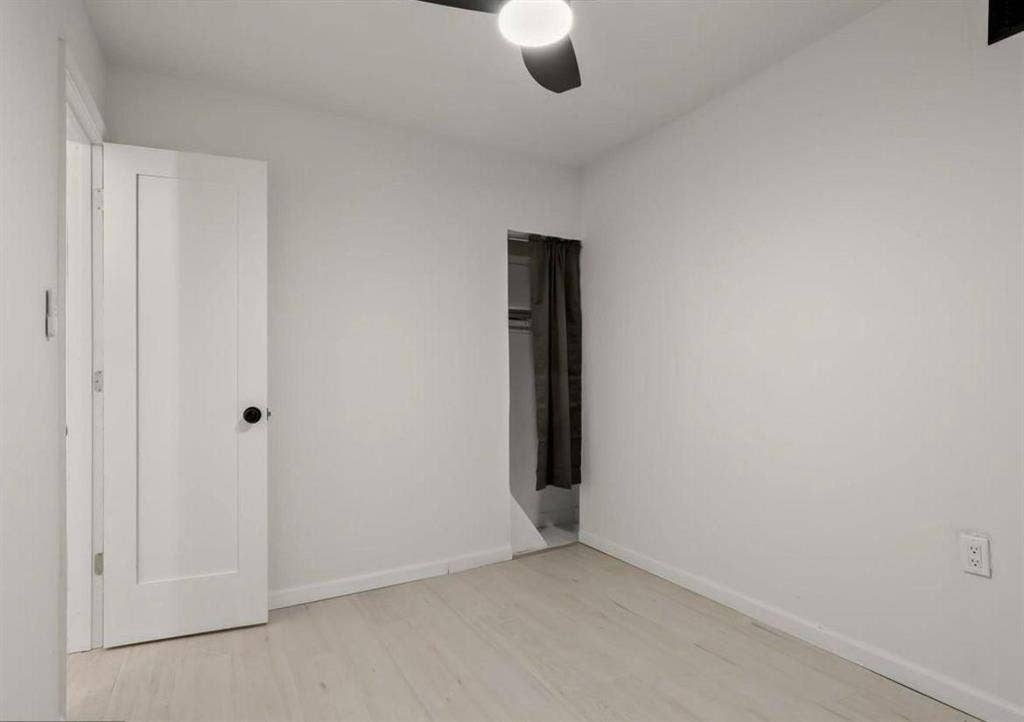 Townhouse Room