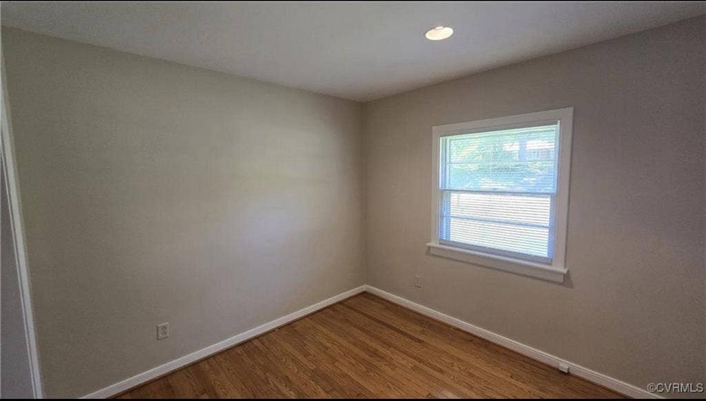 Looking for 1-2 roommates
