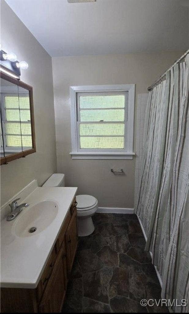 Looking for 1-2 roommates