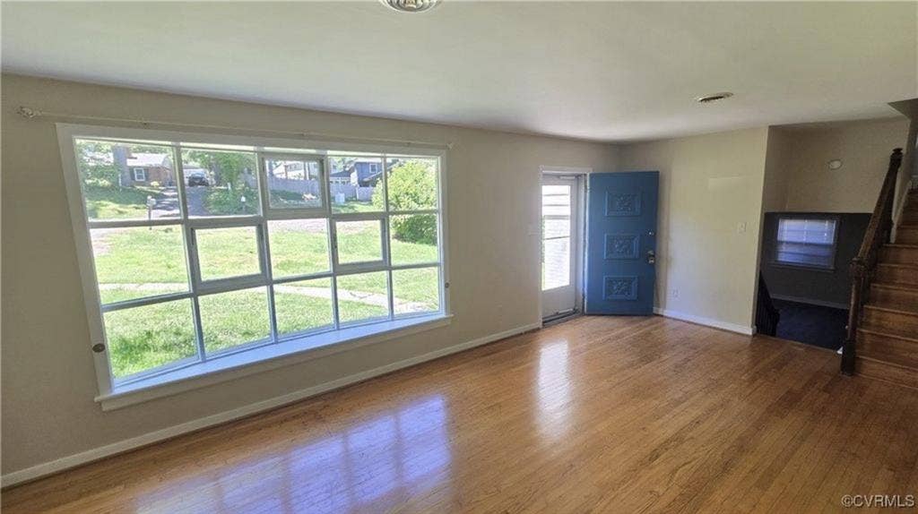 Looking for 1-2 roommates