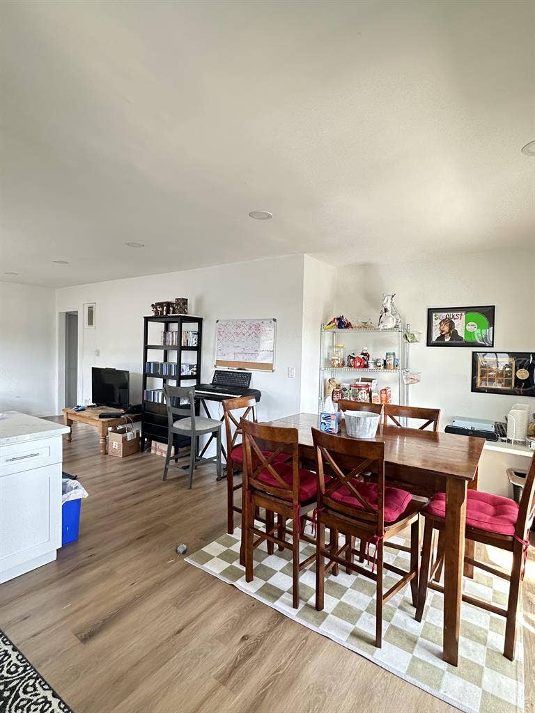 Room in Palms Creative Cat-Friendly