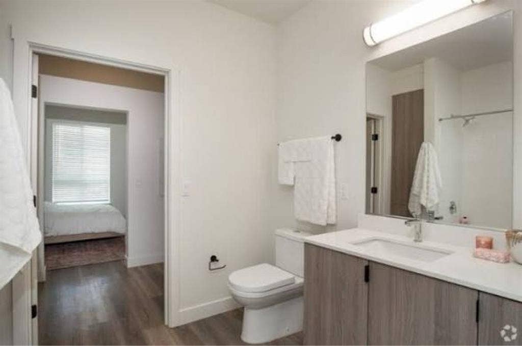 Master bedroom w private bathroom