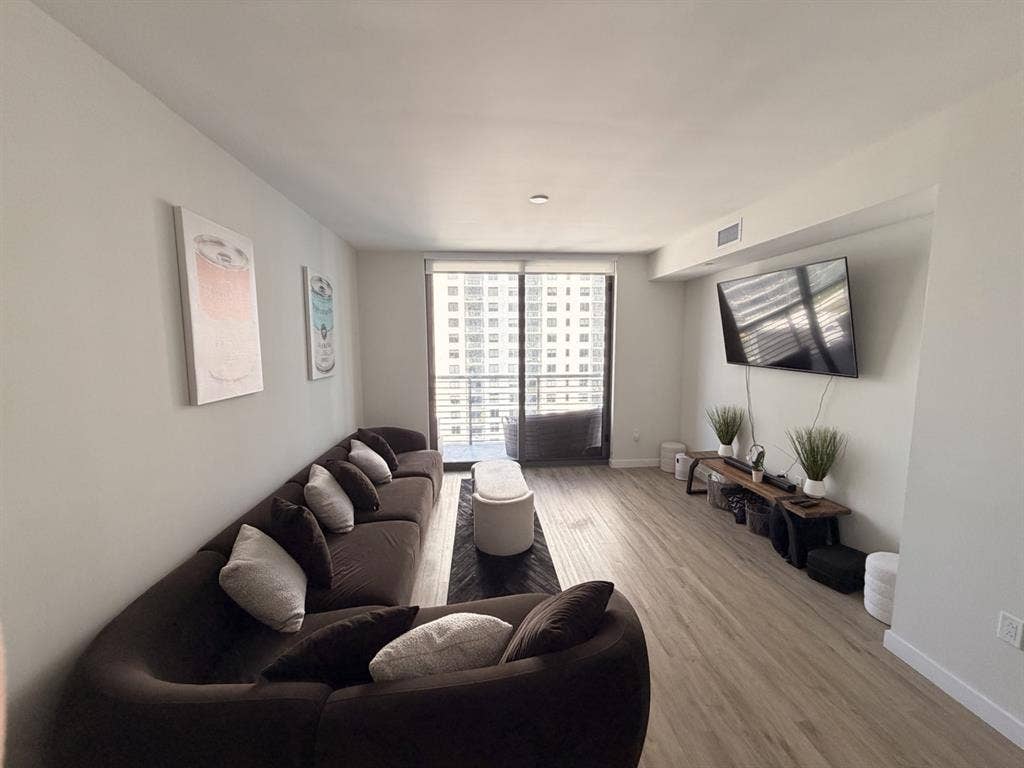 Luxury condo Miami world Center
