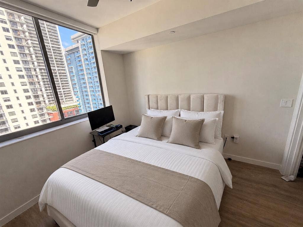 Luxury condo Miami world Center