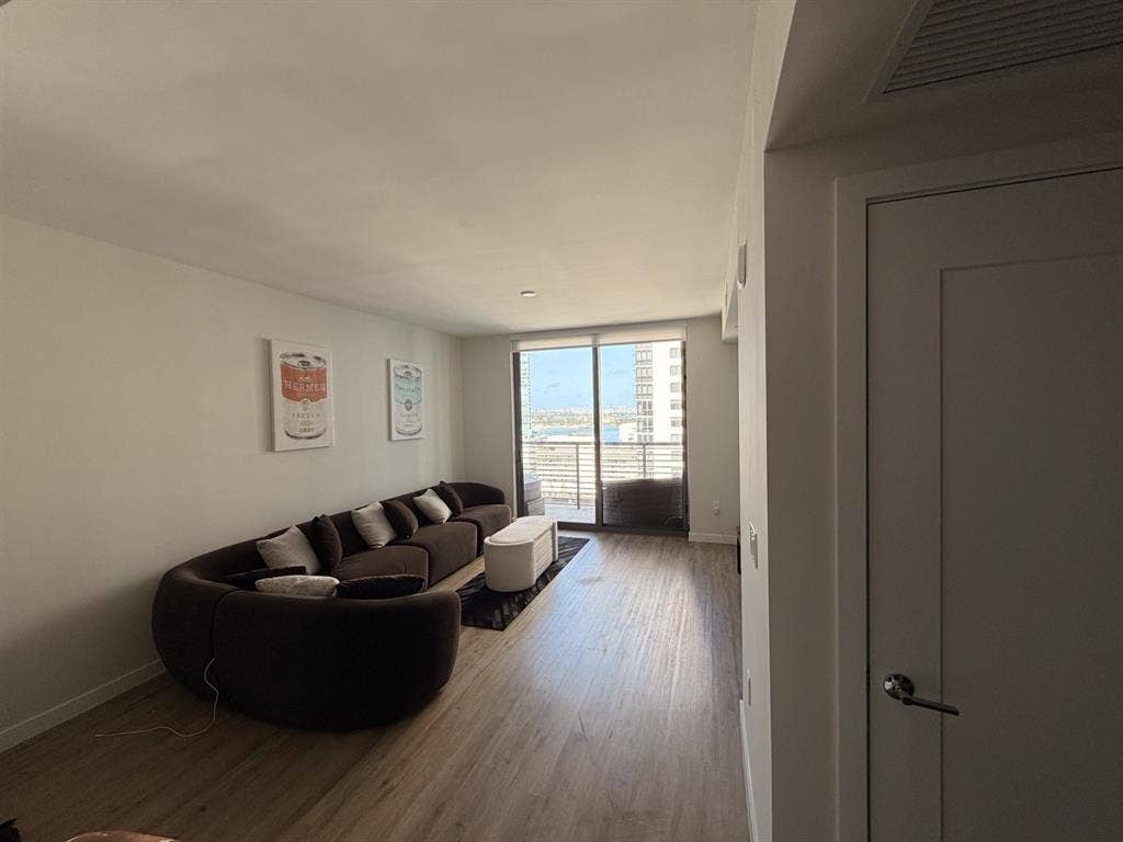 Luxury condo Miami world Center