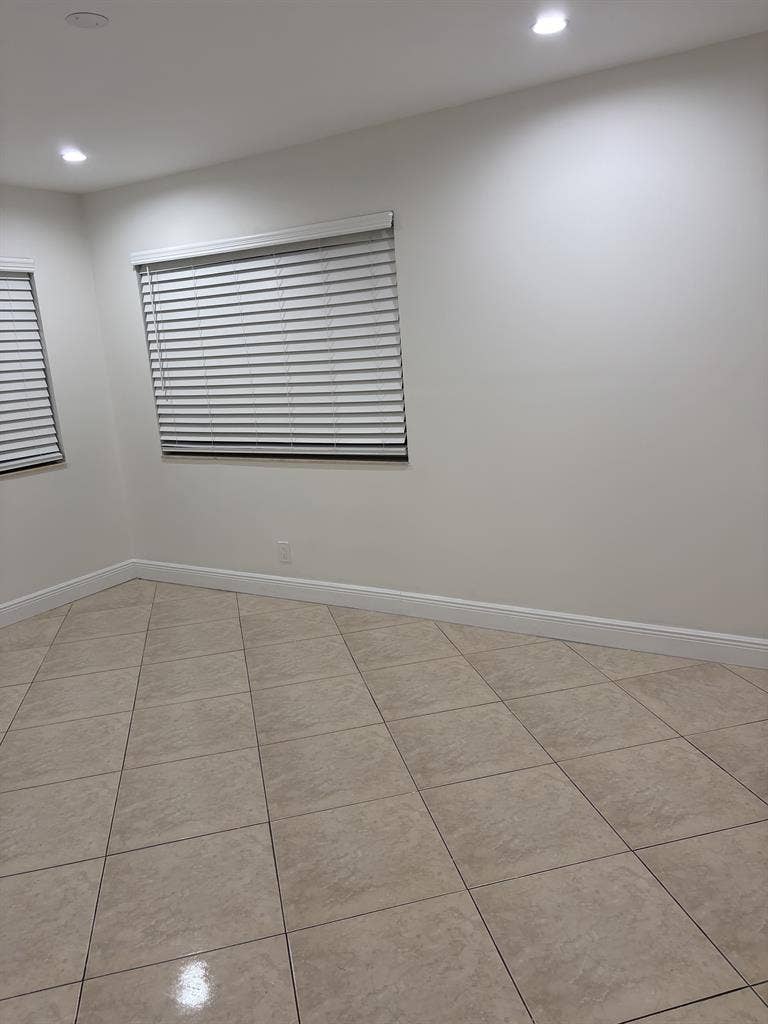Available Now! 2/1 Duplex