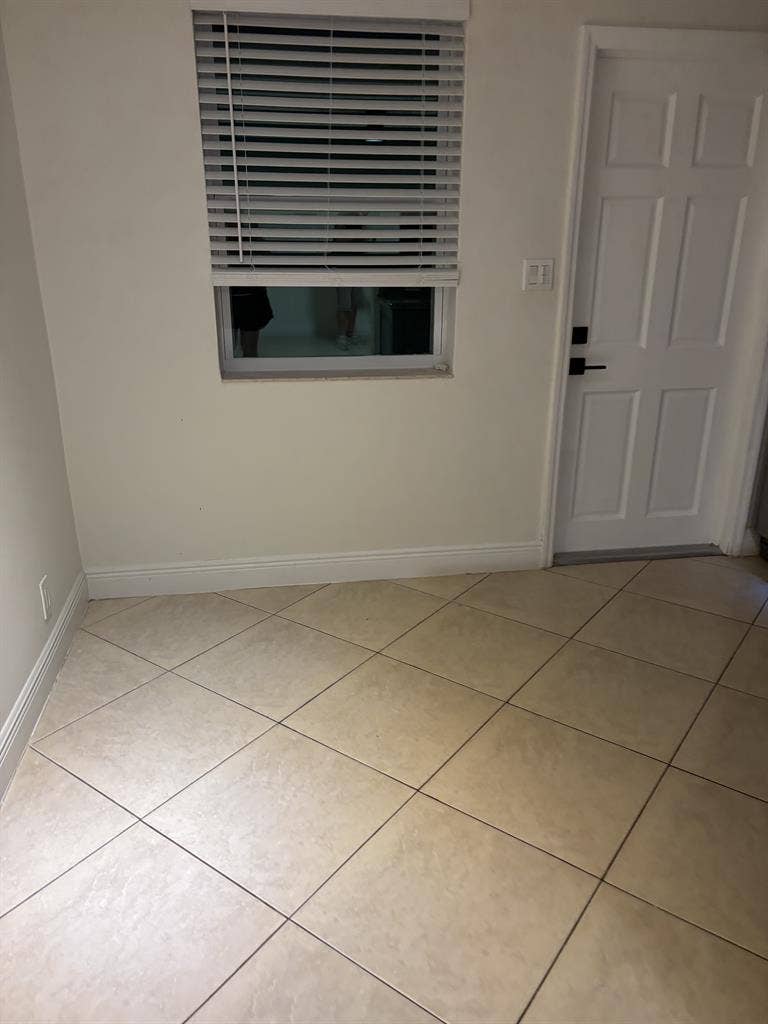 Available Now! 2/1 Duplex