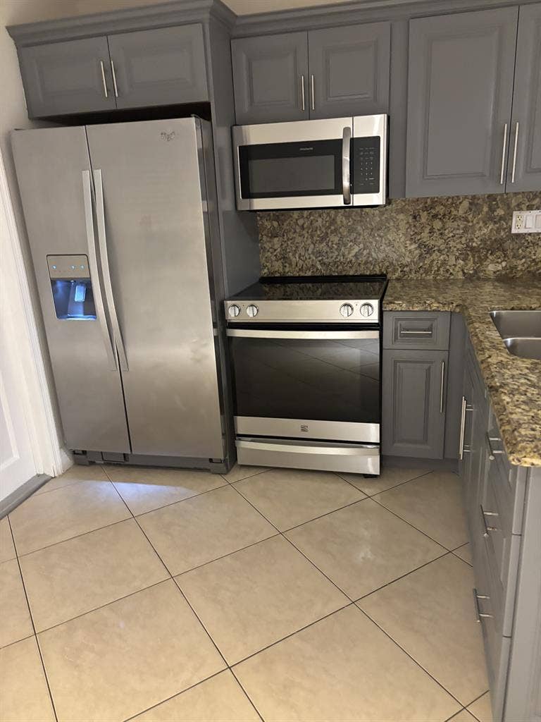 Available Now! 2/1 Duplex