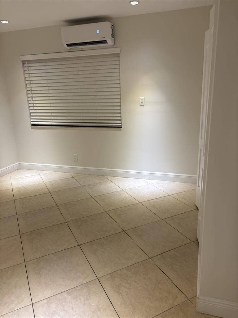 Available Now! 2/1 Duplex