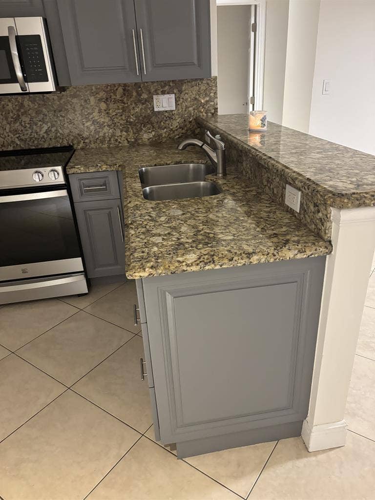 Available Now! 2/1 Duplex