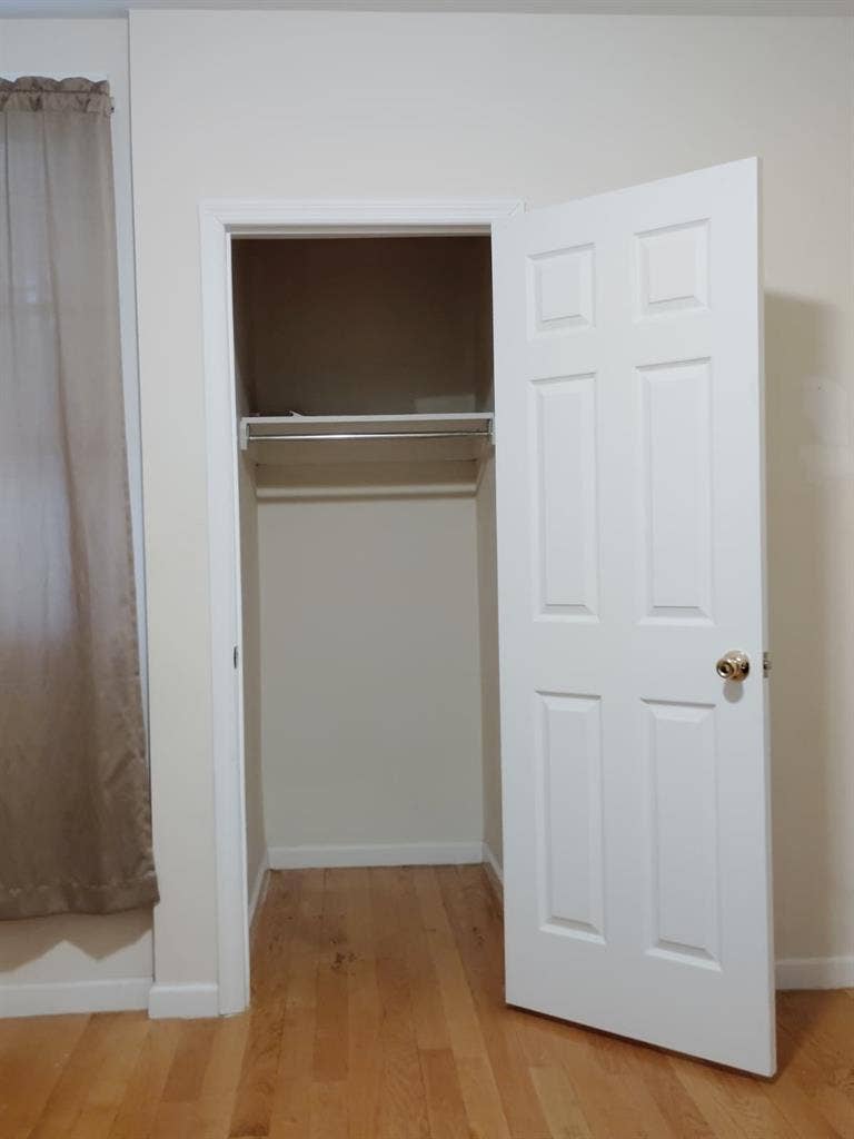 ROOM AVAILABLE IN SPACIOUS JC APT