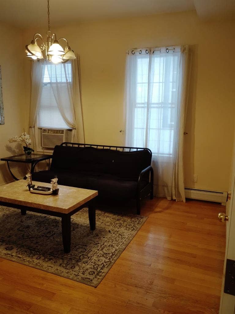 ROOM AVAILABLE IN SPACIOUS JC APT