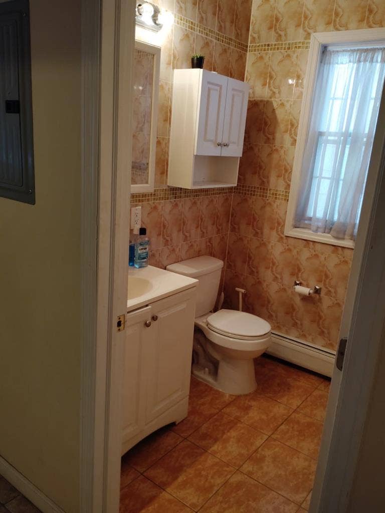 ROOM AVAILABLE IN SPACIOUS JC APT