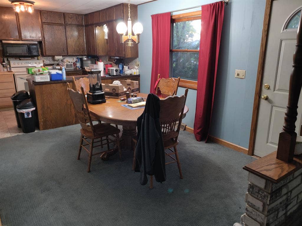 Room in house- quiet neighborhood