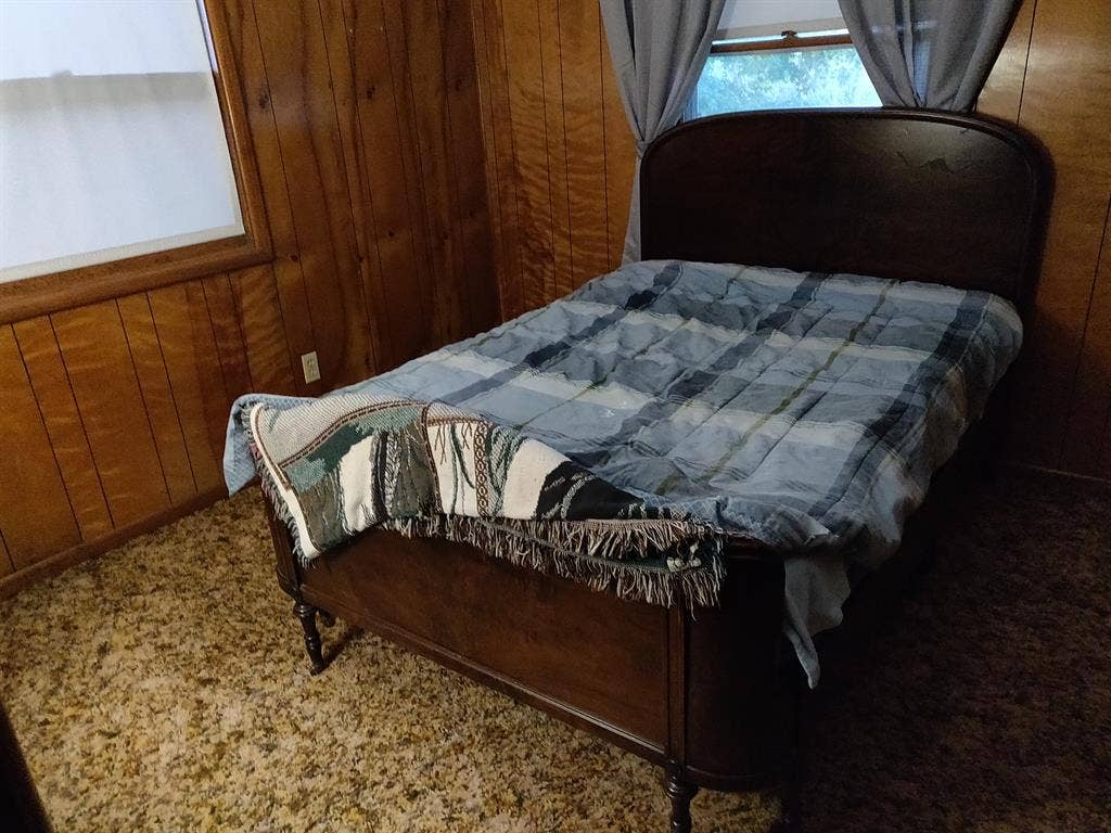 Room in house- quiet neighborhood