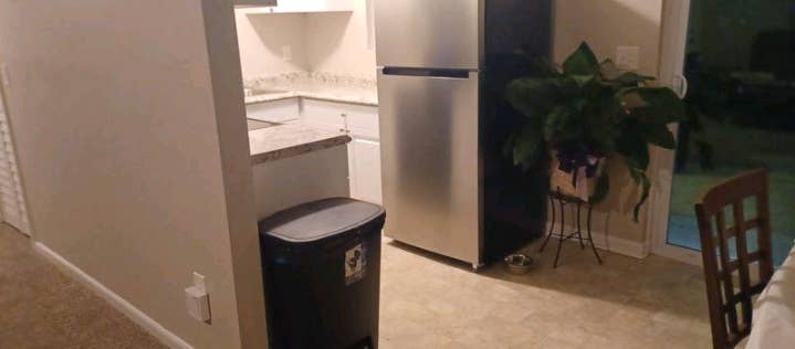 Female roommate wanted
