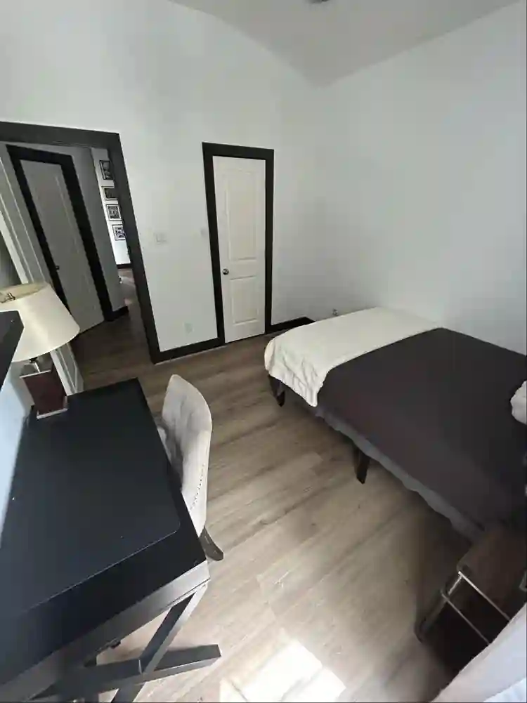 Furnished room in EaDo