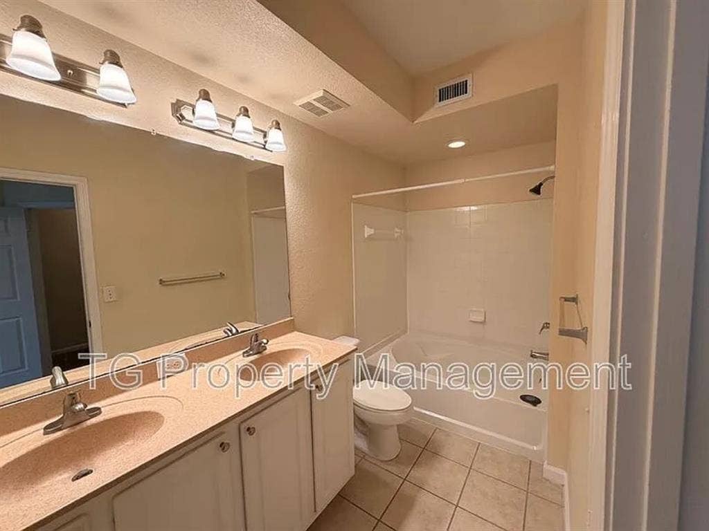 Private room /private bath /