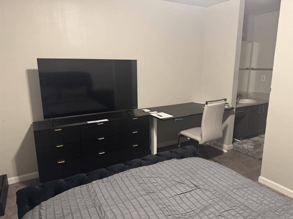 Room for Rent/Utilities Included