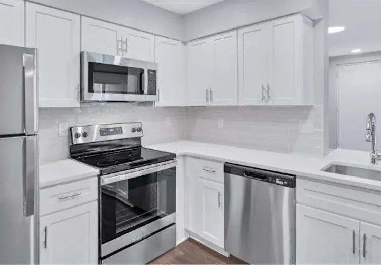 Room for rent 2br 1ba Reston $1100.