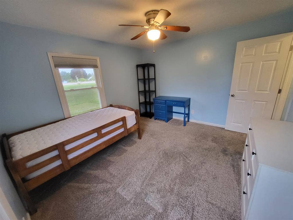 Private room for rent 400 a month