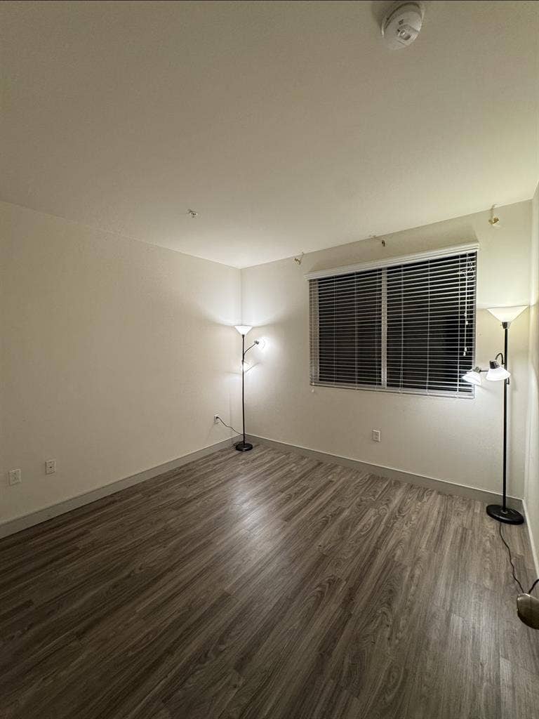 Room for Rent in Irvine Luxury Apt