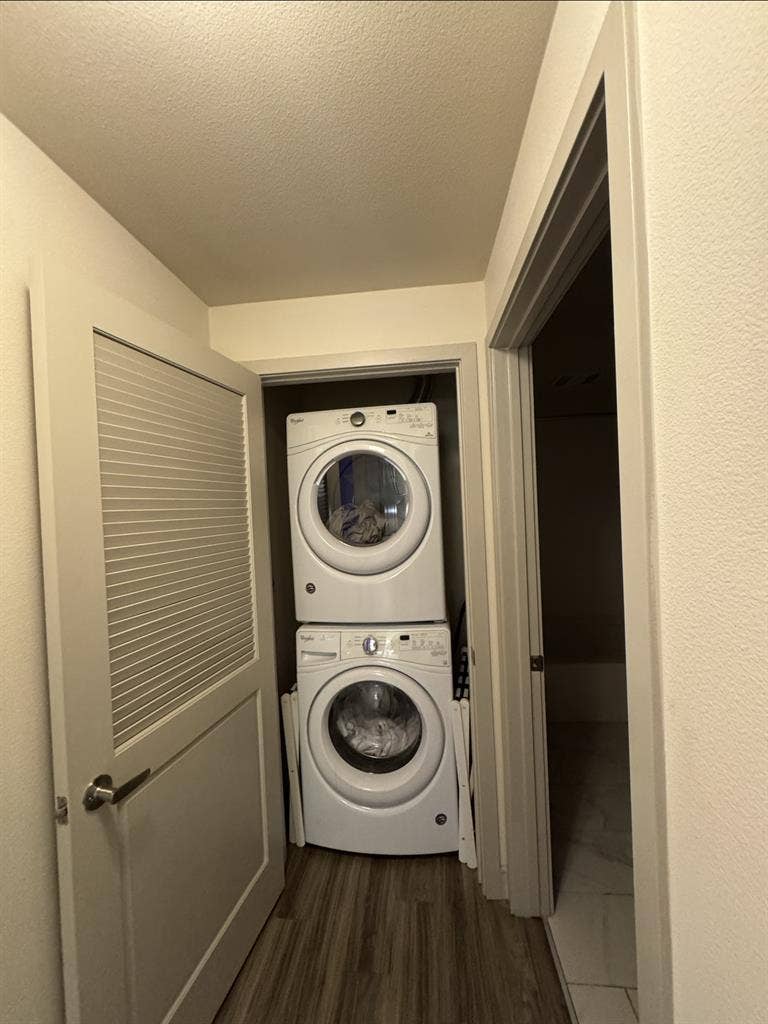 Room for Rent in Irvine Luxury Apt
